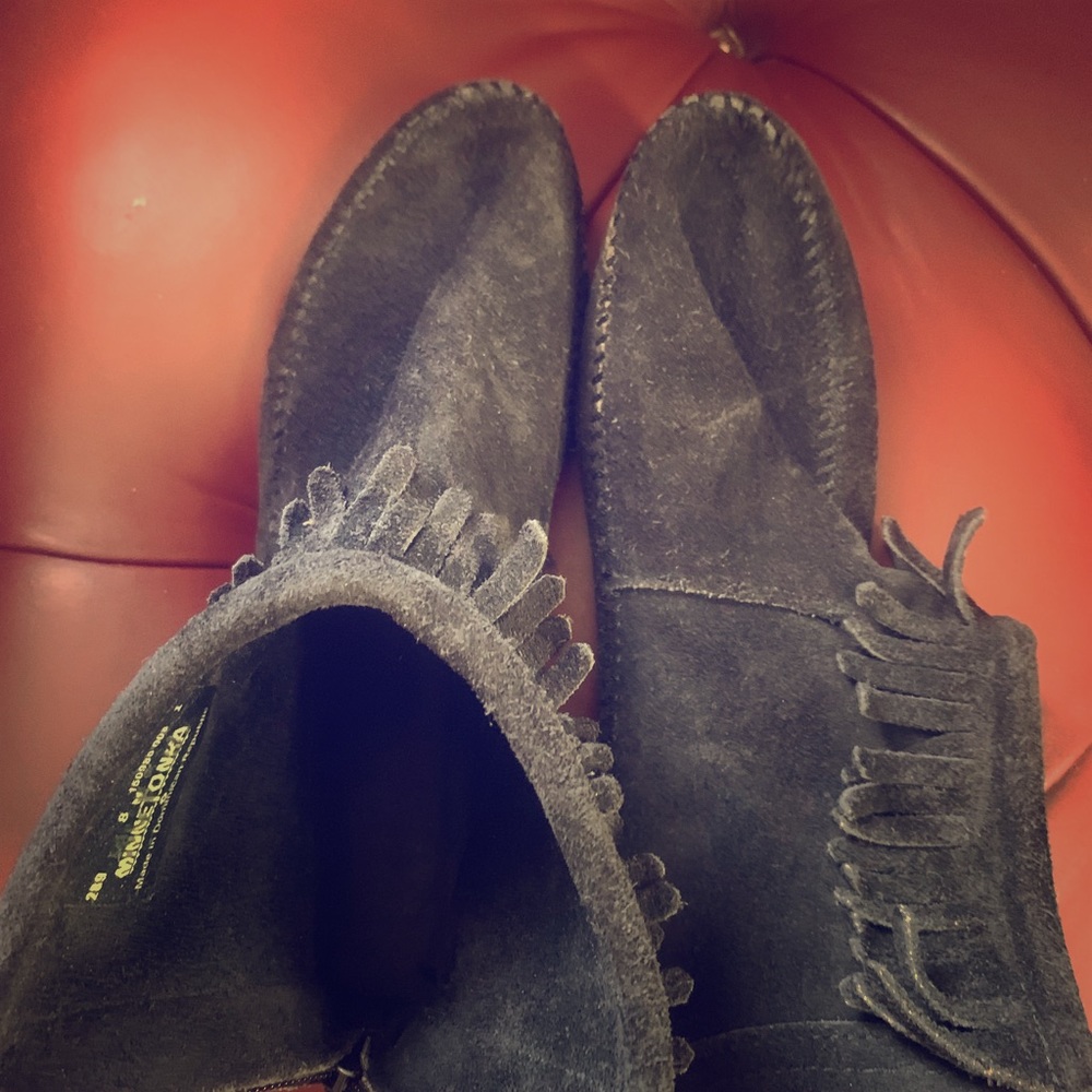 Black Minnetonka Moccasin Booties size 8